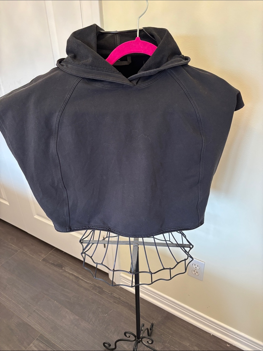 🍋 Lululemon Crop Top Hoodie Sleeveless Sweatshirt Black EUC Layering 🏃‍♀️